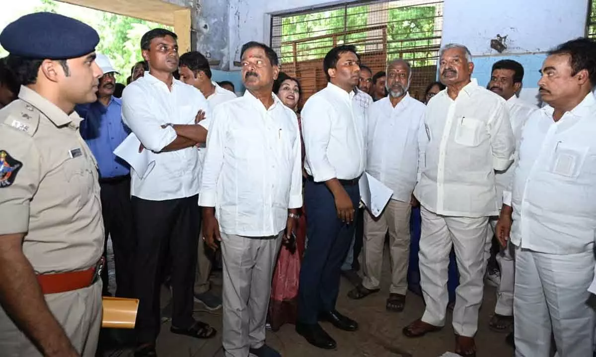 Dy CM, Peddyreddy Ramachandrareddy inspects arrangements for CMs visit