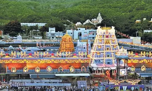 Devotees rush spikes at Tirumala, 31 compartments full
