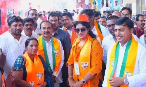 Former minister and BJP leader Eatala Rajender receiving BJP vistaraks at Kazipet Railway Station on Wednesday