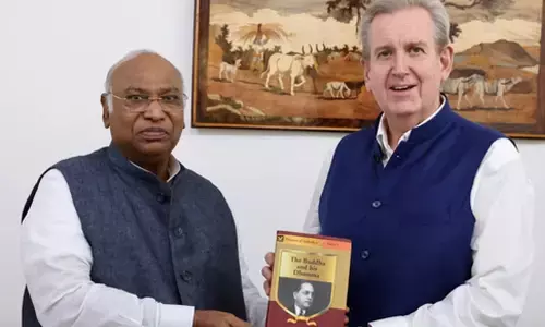 Mallikarjun Kharge and Barry OFarrell