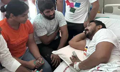 Wrestlers call on Bhim Army chief in hospital