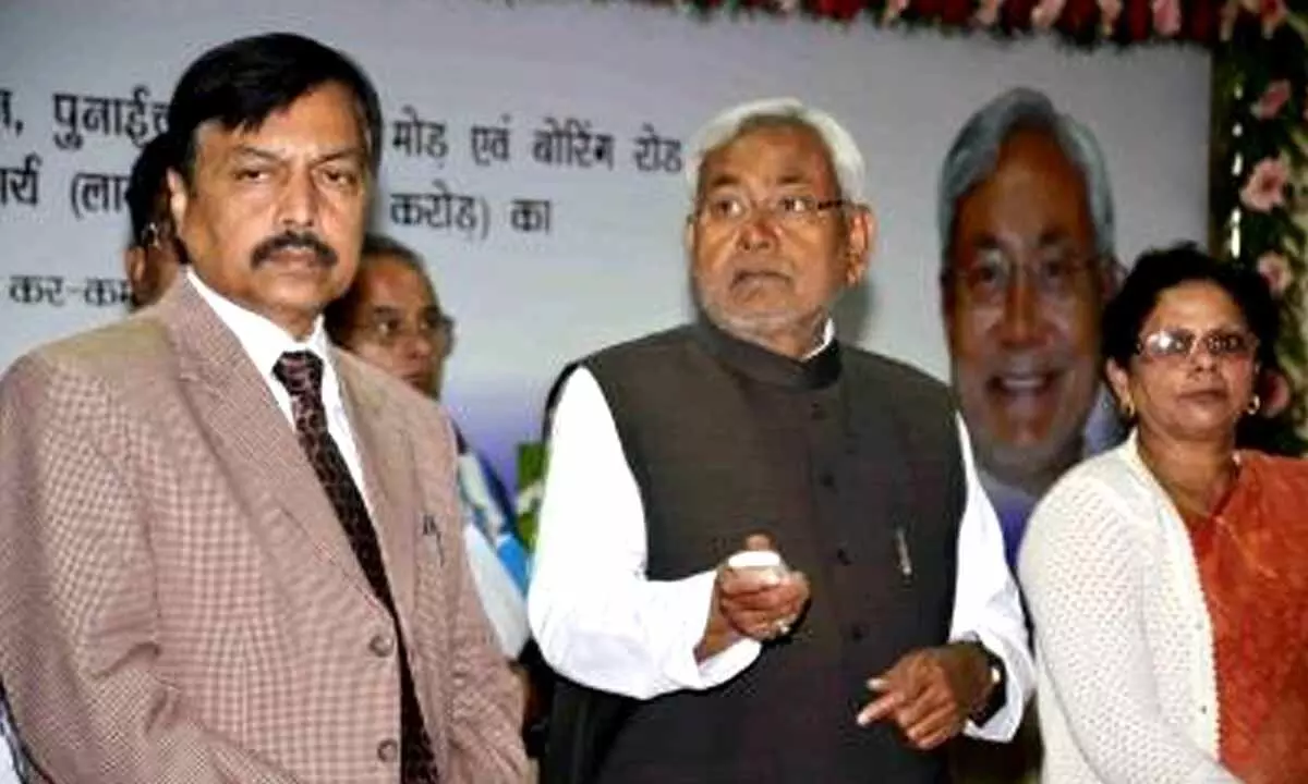 Nitish calls legislators meet, sparks off speculations