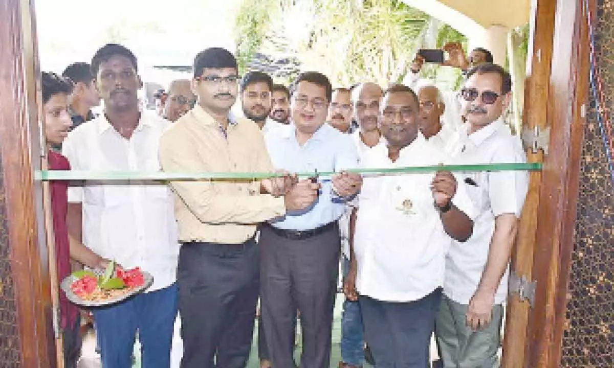 District SP Sudhir Kumar Reddy inaugurating cancer diagnosis camp at Thyagaraja Narayanadasa Kalyana Mandapam in Rajamahendravaram on Friday