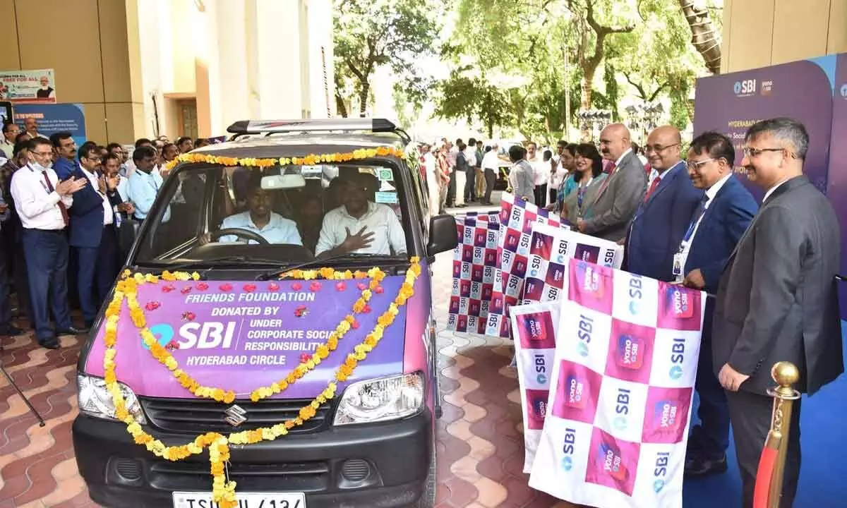 SBI donates Maruti Eco vehicles to NGOs