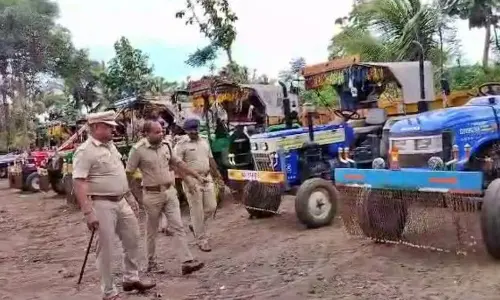 Police raided illegal sand dens ; seized 30 vehicles