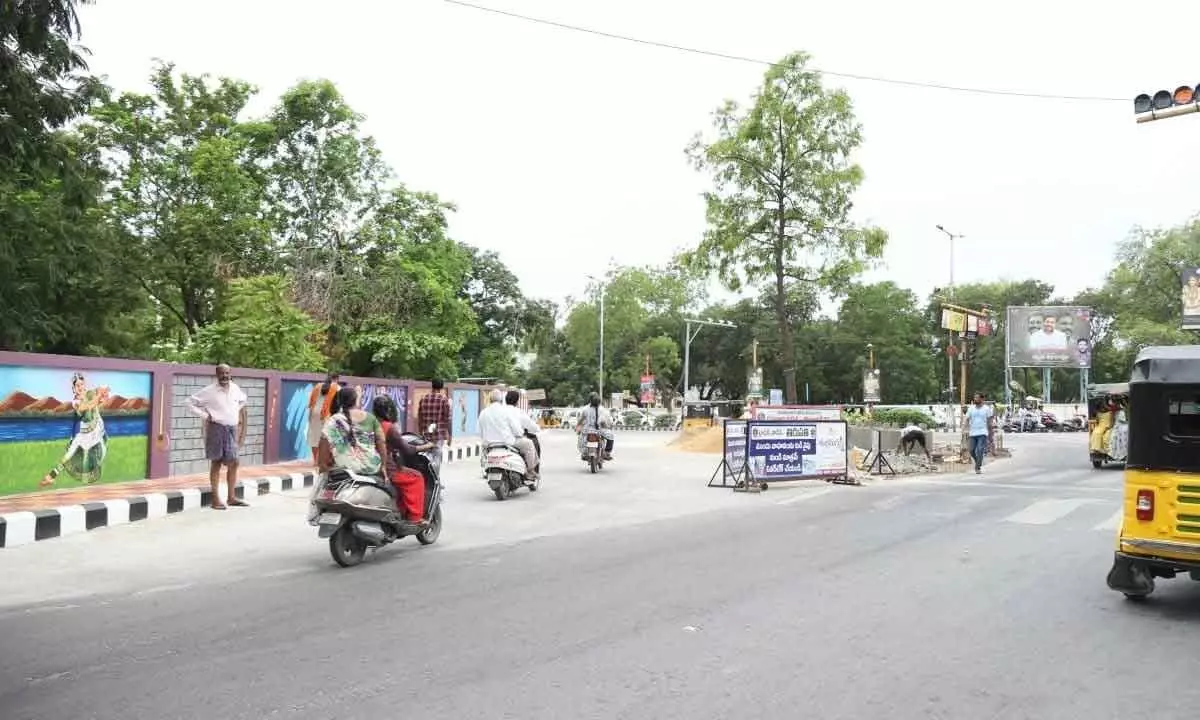 The free left turn facility provided by Municipal Corporation at Mahatma Jyotirao Phule junction in Tirupati  Photo: Kalakata Radhakrishna