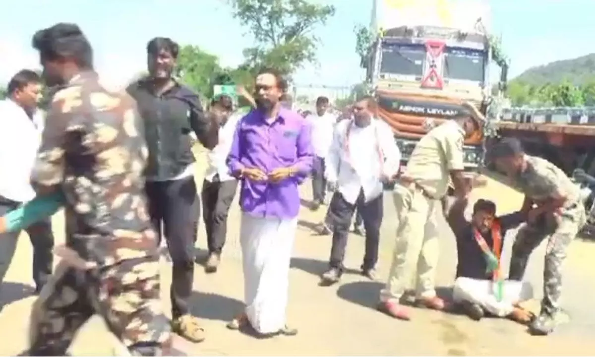 BJP leaders protesting at Baptism Ghat in Mangalagiri town on Monday