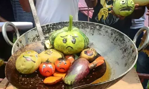 Tomato soars to Rs 150/kg in Delhi, household budgets take a hit