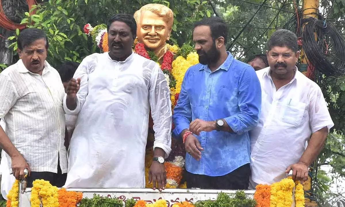 Former MLA, Vangaveeti Radha Krishna paying floral tributes to Vangaveeti Ranga in Vijayawada on Tuesday.  (Photo: Ch Venkata Mastan)