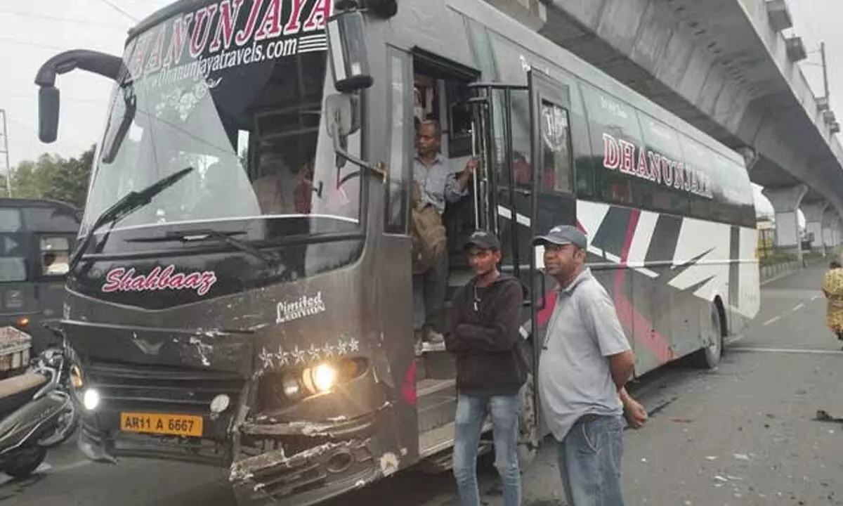 Private travel bus creates havoc in Erragadda, four injured