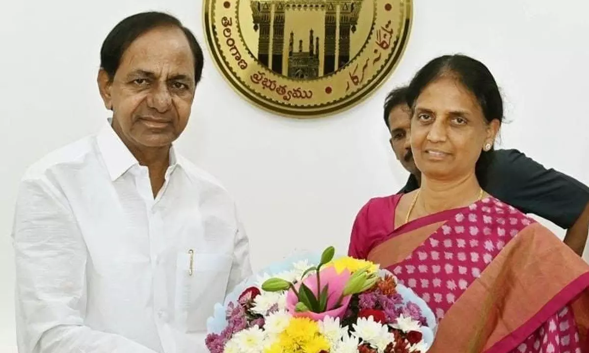 Chief Minister K Chandrashekar Rao and Education Minister Sabita Indra Reddy