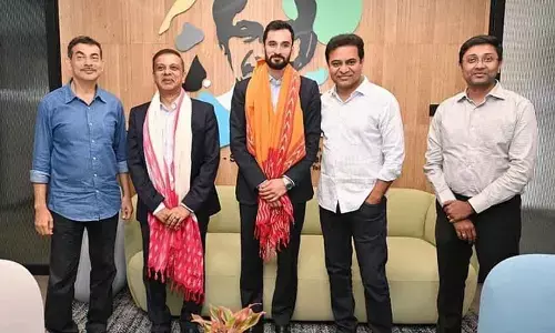 Satish Reddy, Chairman,  Dr Reddy’s Laboratories and Akhil Ravi, CEO, Aurigene Pharmaceuticals Services Limited met Minister for Industries and Commerce  KT Rama Rao