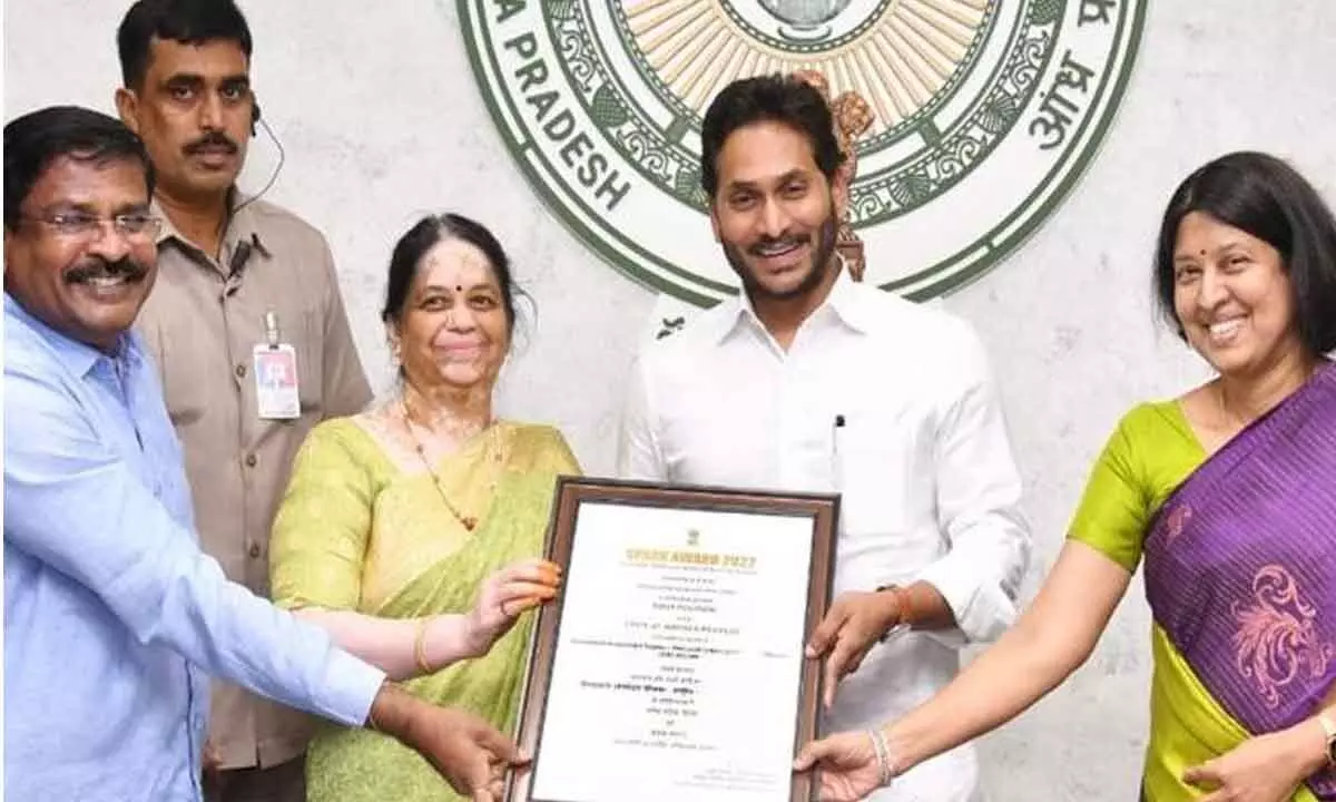 Vijayawada: CM pats officials for winning SPARK-2022 Award