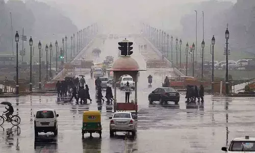 Rain lashes Delhi, temp drops to 26 degrees