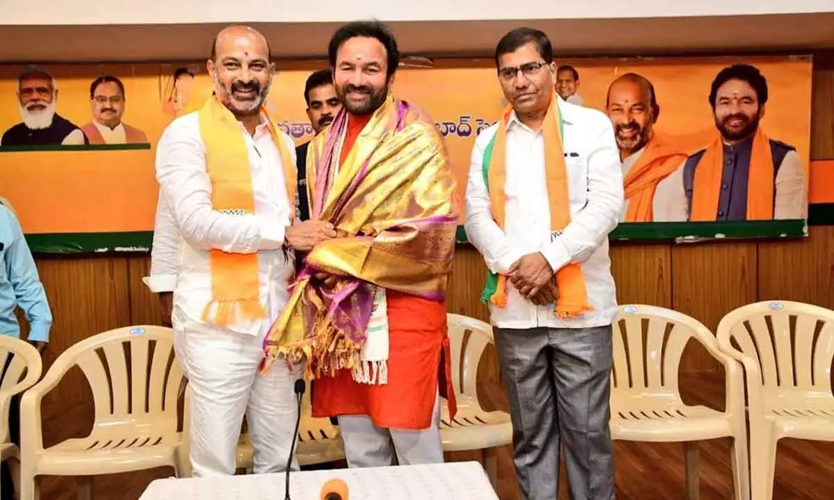 Kishan Reddy, Bandi Sanjay come together in a show of unity