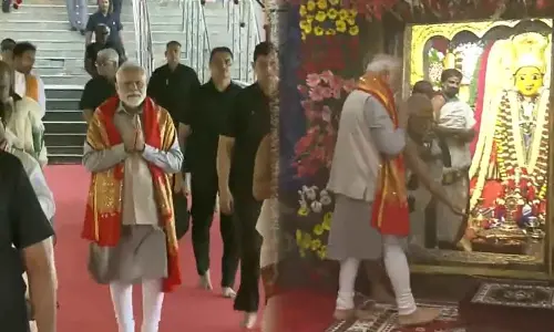 Modi goes  Spiritual  at  Bhadrakali temple