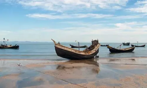 Two fishermen missing in the Bay of Bengal