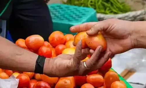 Vegetable Sellers Hire Bouncers in UP