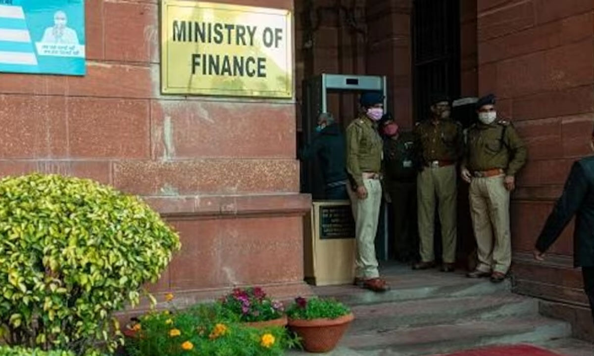 finmin-asks-iba-to-finalise-wage-revision-of-bankers-of-psu-banks-by-dec-1