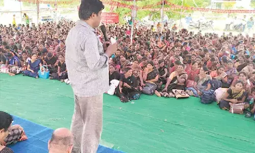 CITU district general secretary K Murali addressing the Angawadi workers in front of the Collectorate in Tirupati on Monday