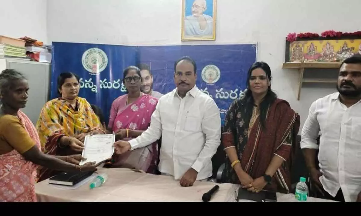 MLA Srinivasulu participating in Jagananna Suraksha programme held 17th Division of CMC in Chittoor on Tuesday. Chittoor Mayor B Amuda is also seen.