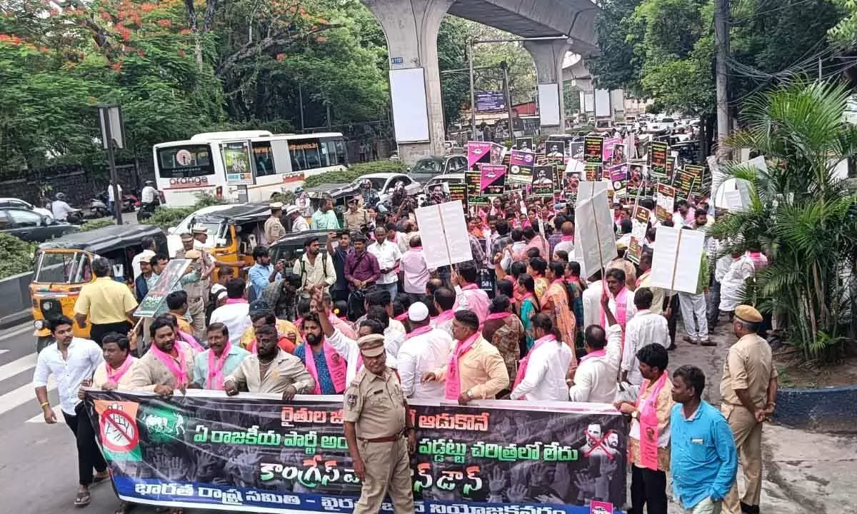 BRS activists protest against Revanth Reddys comments on restricting power to the farmers