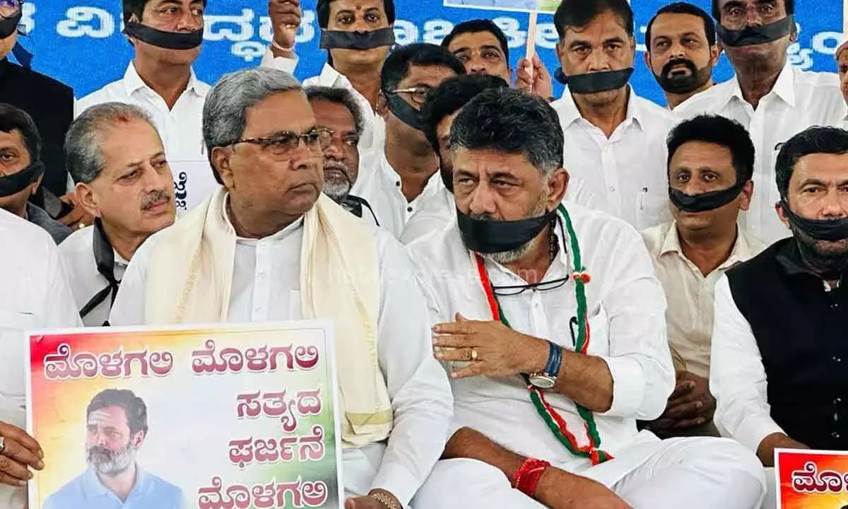 Karnataka Cong on silent protest in B’luru against BJPs conspiracy to end Rahuls career