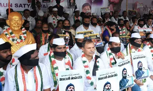Vijayawada: Condemning Rahul Gandhi’s disqualification,   Congress activists observe Mouna Satyagraha