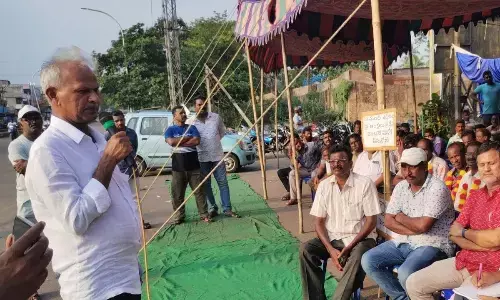 Visakha Ukku Parirakshana Porata Committee (VUPPC) chairman D Adinarayana addressing employees in Visakhapatnam