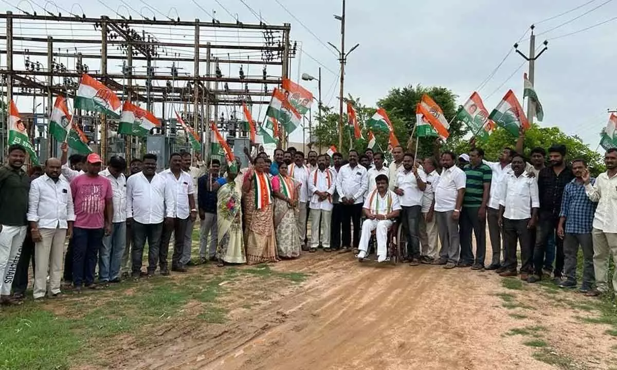 Congress cadres stage protest at a sub-station near Somidi village in the Greater Warangal Municipal Corporation limits on Wednesday