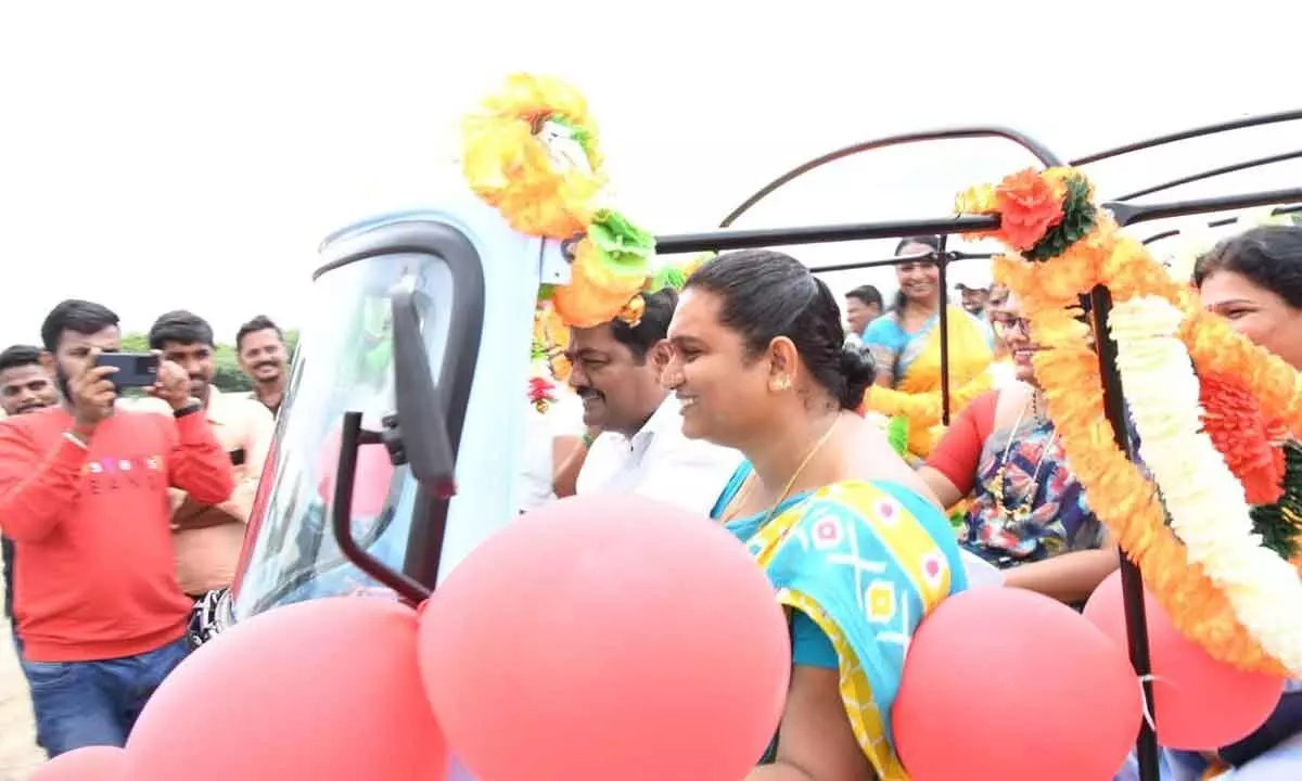 Warangal East MLA Nannapuneni Narender launching the Auto Driving Training programme in Warangal on Wednesday