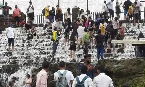 100 tourists from Telangana traced