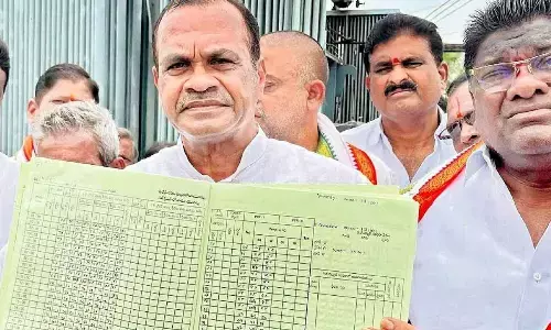 Where is 24-hour power supply, asks Komatireddy