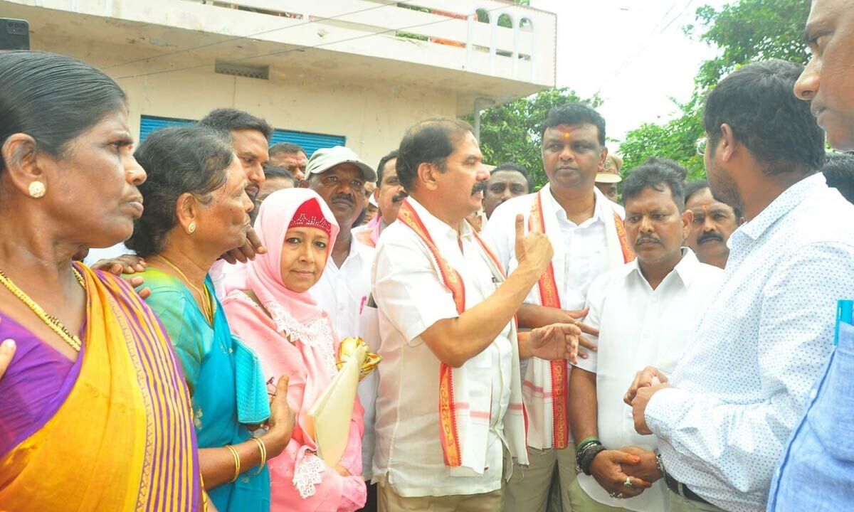 Vinay Bhaskar assures closure of quarries in Kazipet