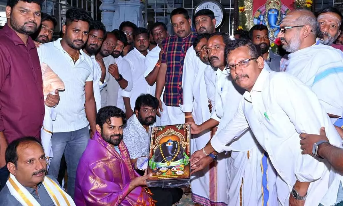 Kanipakam Temple Assistant Executive Officer Ravindra Babu presenting laminated photo of Lord Ganesh to film actor Sai Dharam Tej during his visit to temple on Friday.