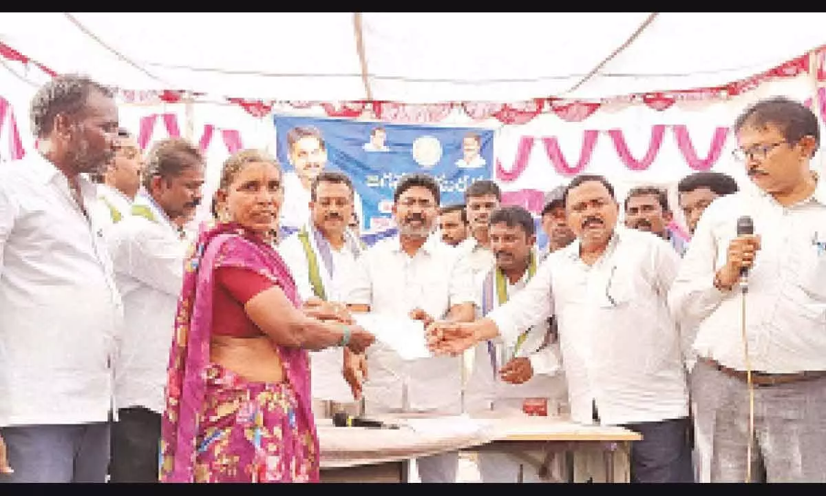 MAUD Minister Dr Audimulapu Suresh handing over a certificate to a woman at IT Varam village on Friday