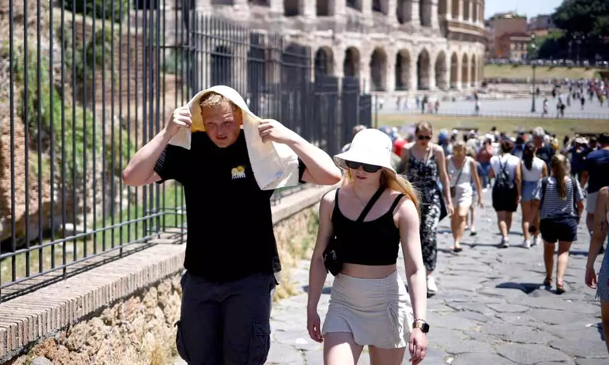 Heat waves prompt red alerts in 16 Italian cities