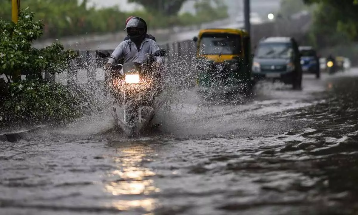 Flood waters recede. Restrictions on many Delhi roads lifted