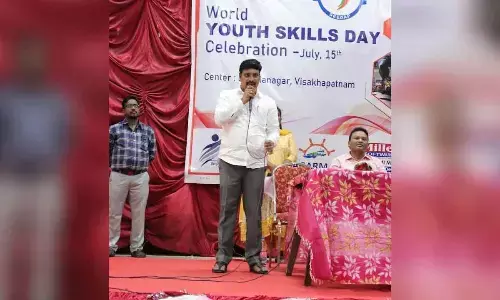 Government advisor (Skill and Job Fair) Gade Sridhar Reddy addressing students in Visakhapatnam on Saturday