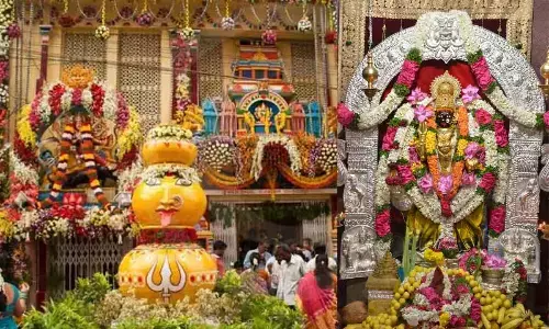 Lal Darwaza Bonalu festival begins in Hyderabad