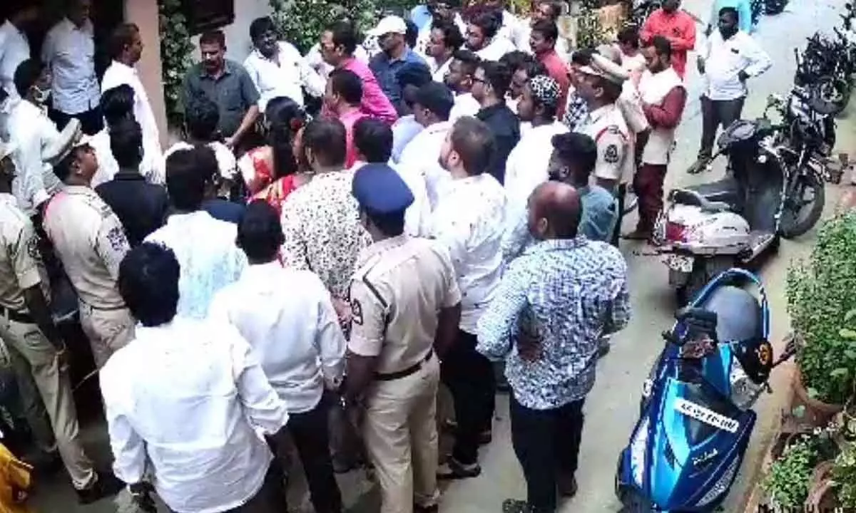 BRS MLA Gopinath’s followers attack own party leader