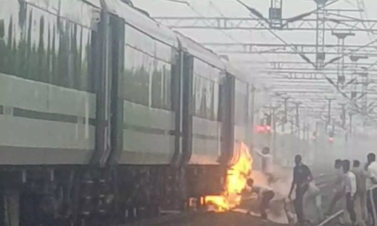 Fire Incident On Vande Bharat Express: Passengers Safe, Prompt Response By Railways