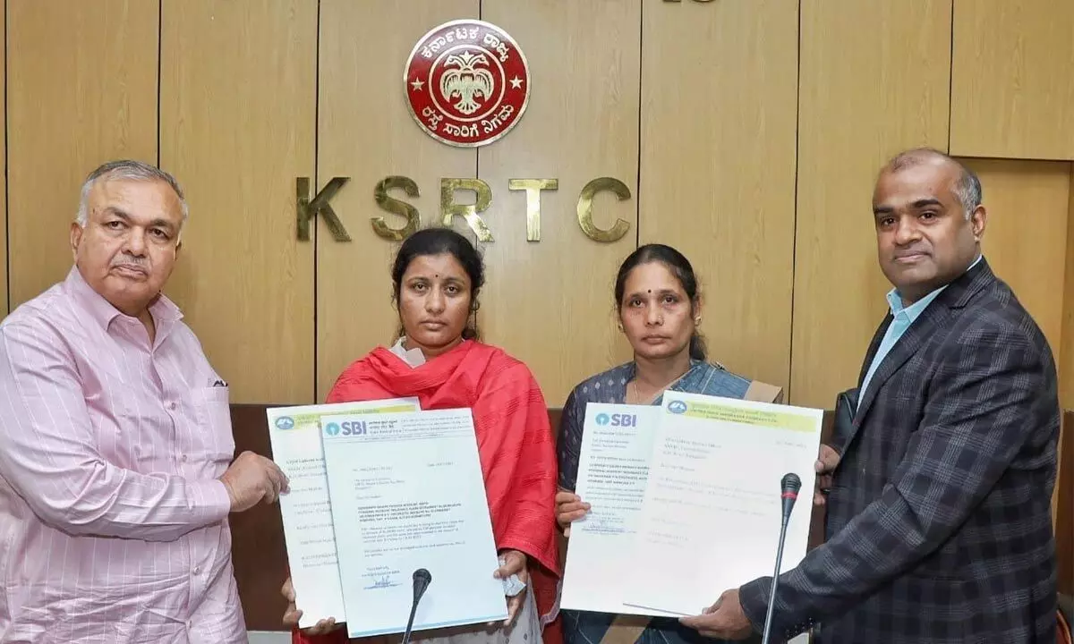 KSRTC distributes Rs 1 cr accident relief cheques