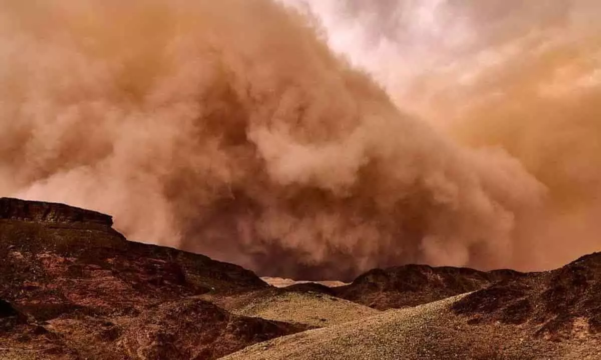 Over 1,000 seek medical treatment in Iran due to sandstorms