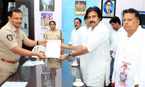 Janasena chief pawan kalyan memorandum to sp parameter reddy at sp office tirupati.