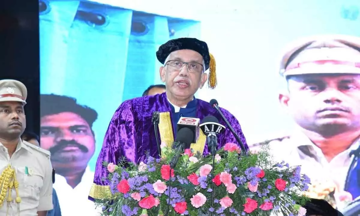 Governor S Abdul Nazeer addressing the 21st convocation at Bhuvanavijayam convocation hall at SKU campus in Anantapur on Monday.