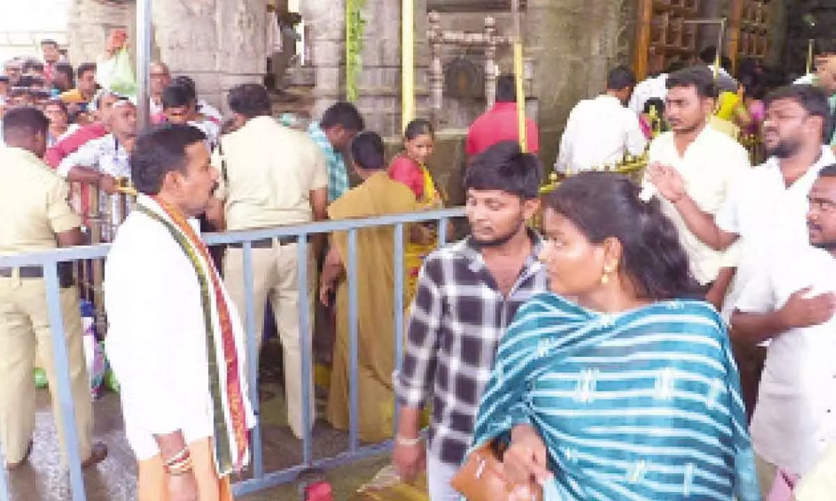 Srikalahasti Devasthanam Chairman Anjuru Taraka Srinivasulu monitoring the queue lines before the Maha Dwaram on Monday.