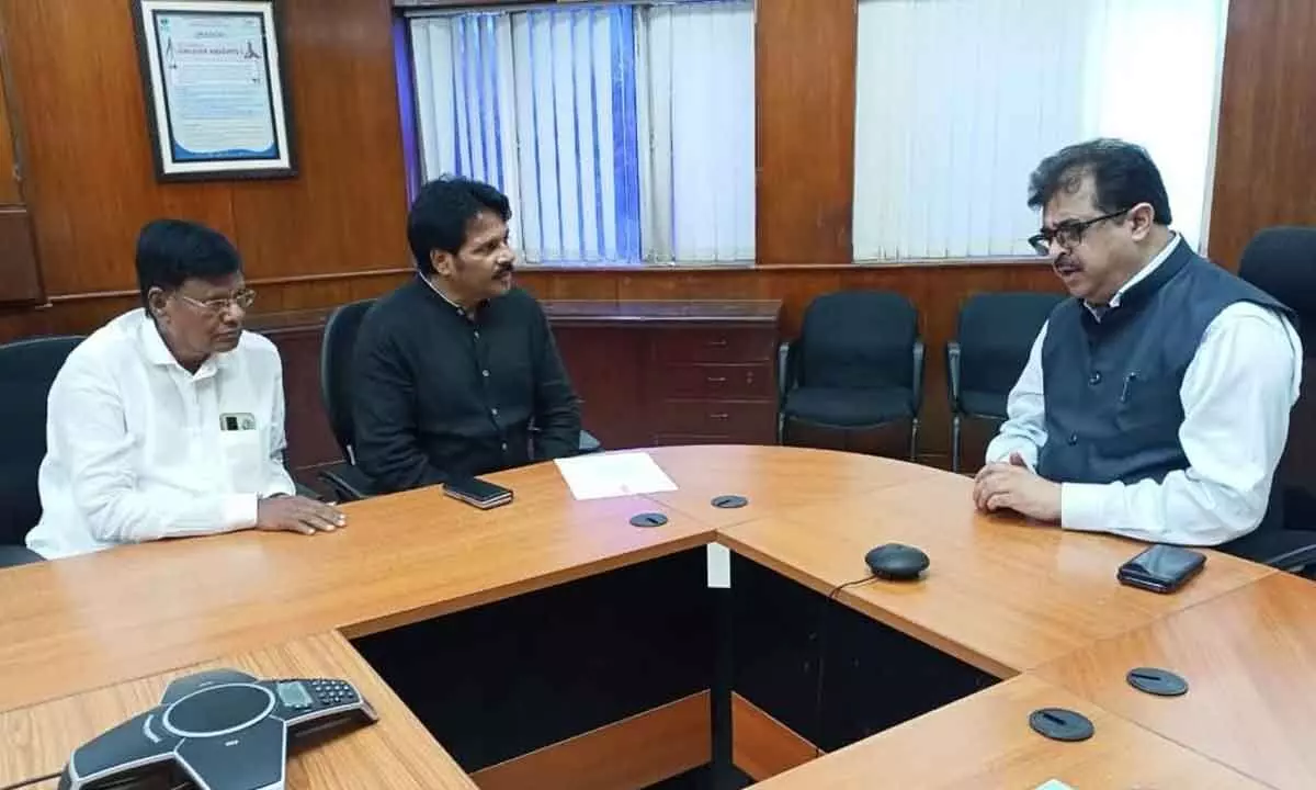 Visakhapatnam MP MVV Satyanarayana and Gajuwaka MLA T Nagireddy interacting with Visakhapatnam Steel Plant CMD Atul Bhatt at a meeting in Visakhapatnam on Monday