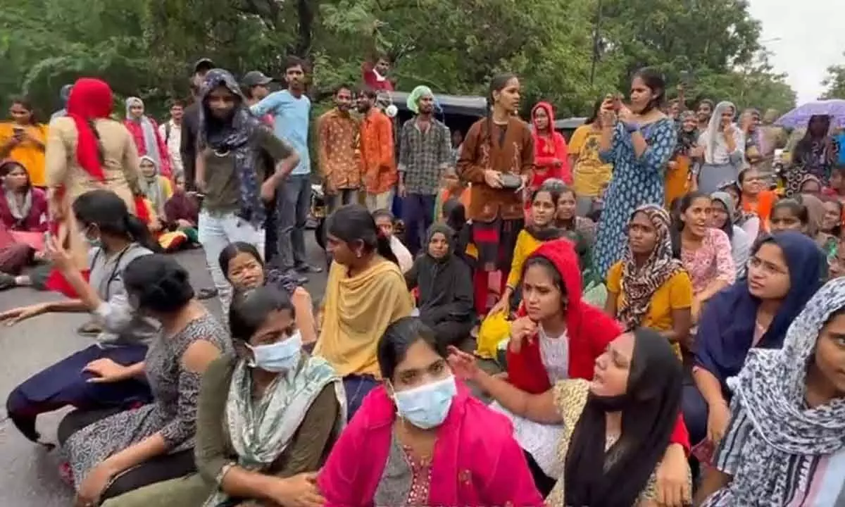 Osmania University students stage protest