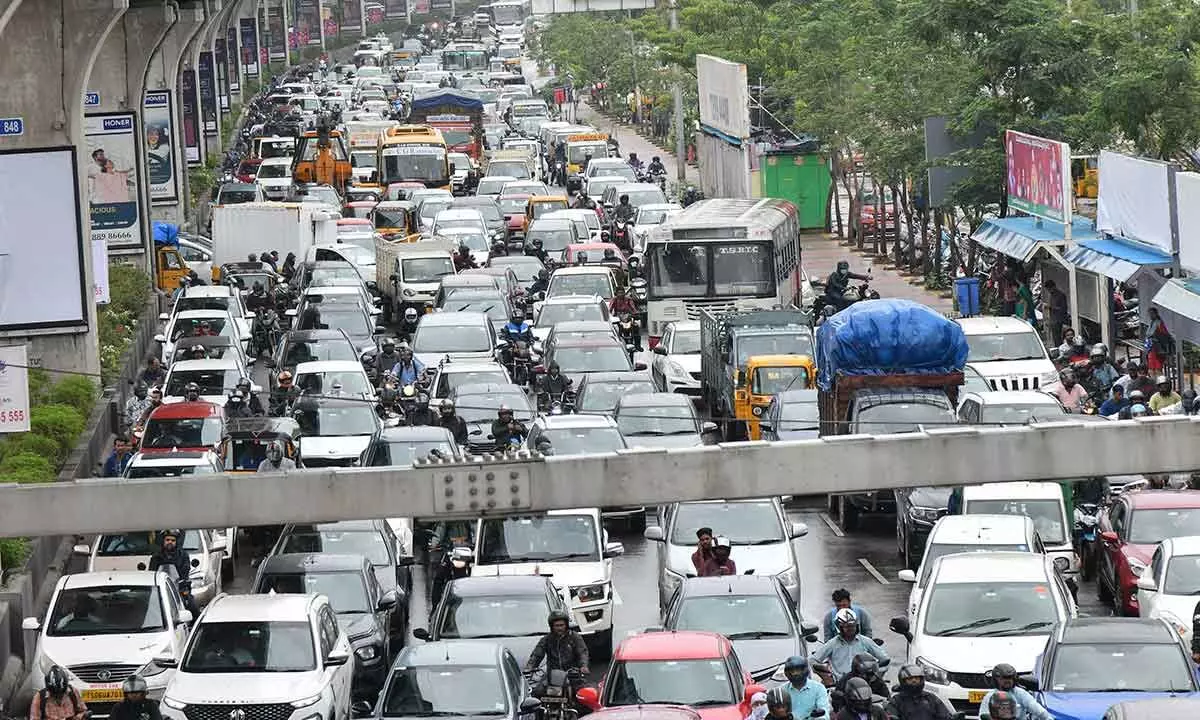 Hyderabad:Incessant drizzle brings city to its knees